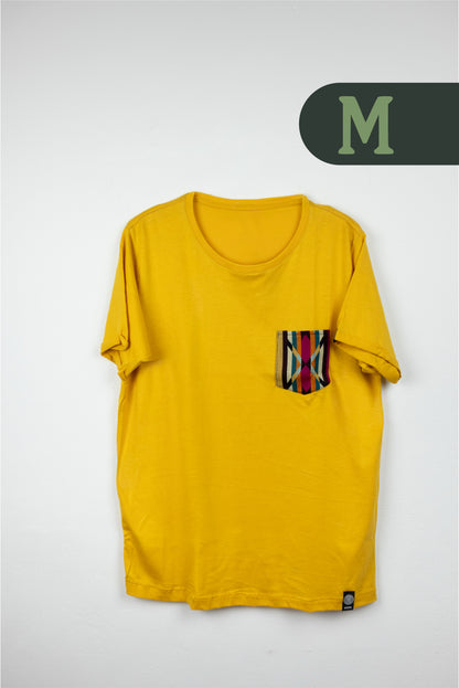 Camiseta Mostaza - Bolsillo Aguayo