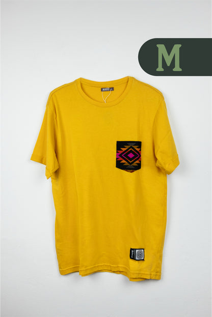 Camiseta Mostaza - Bolsillo Aguayo